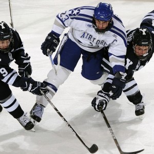 九游游戏中心下载-高空秋千运动，俯瞰大地的极限体验，玩高空秋千的人 听上去忧伤